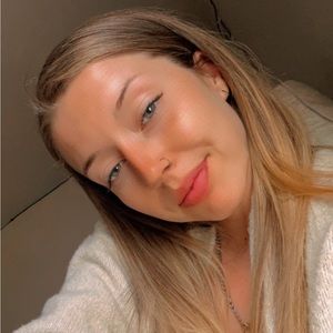 Meet your Posher, Cydney!